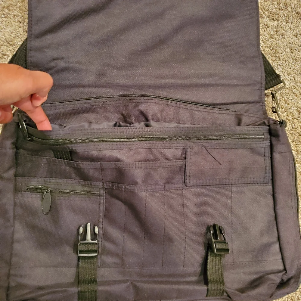 Norwood Airtex County of Fairfax Virginia Crossbody/Shoulder/Lap top Bag